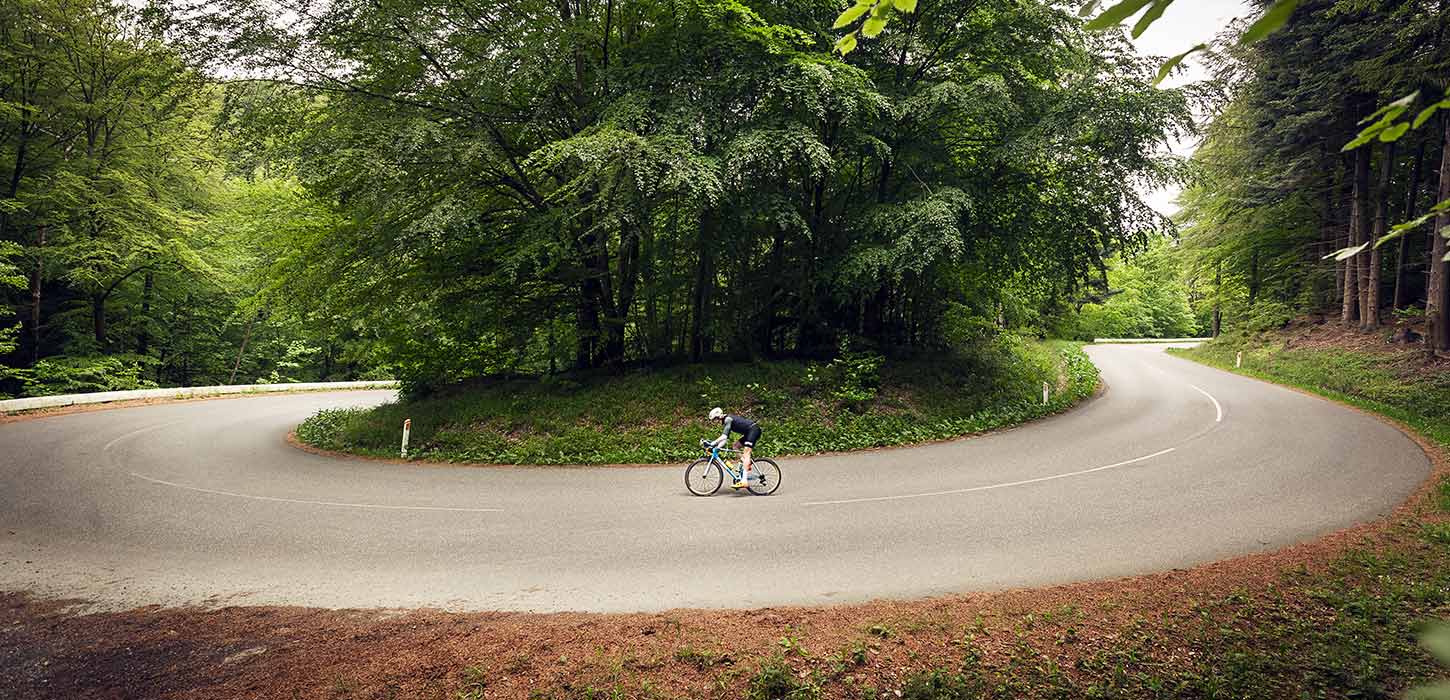 Cyclist cycle in the hairpin bend at Munkebjerg