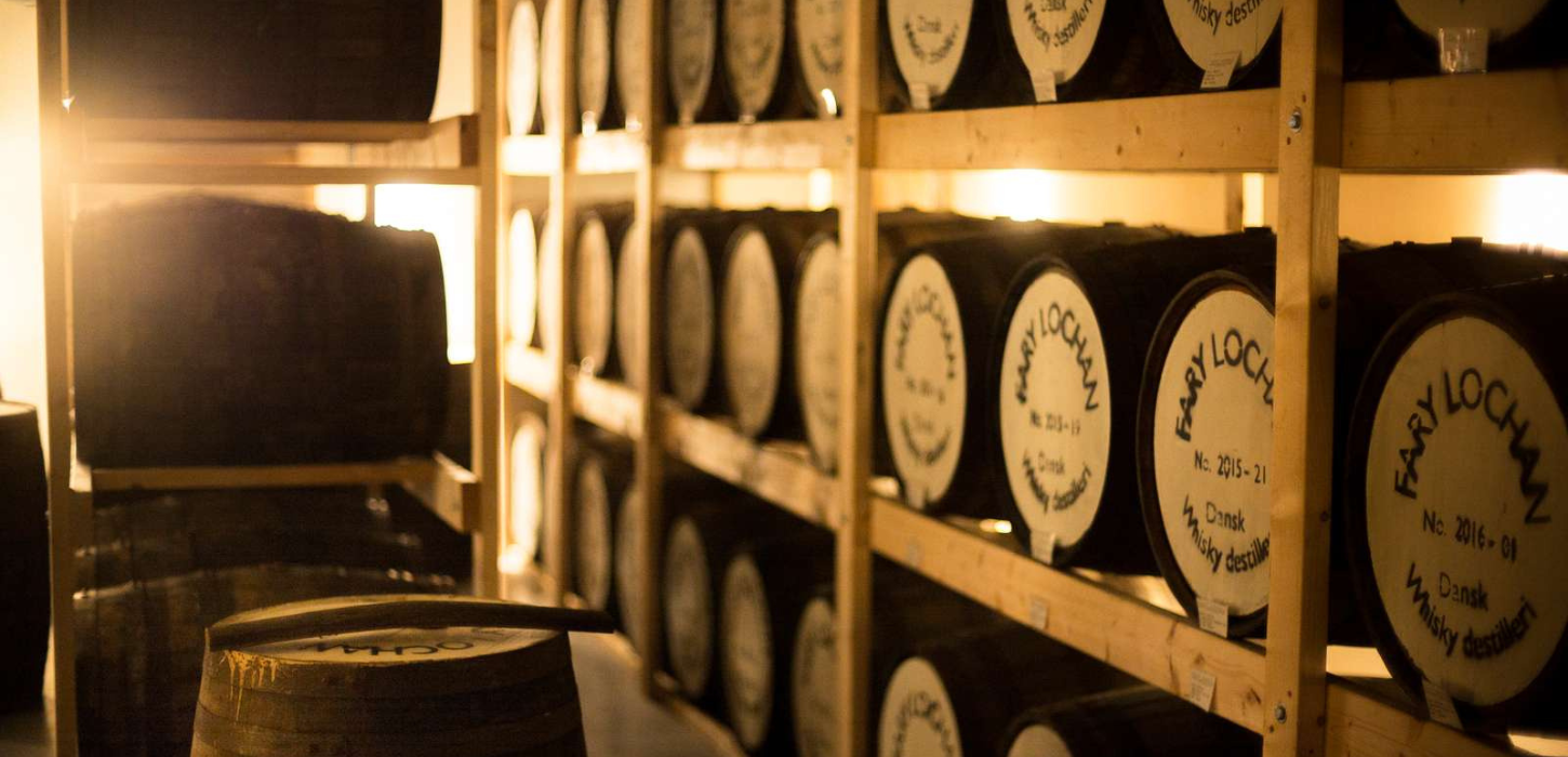 Whisky-tønder hos Fary Lochan i Farre