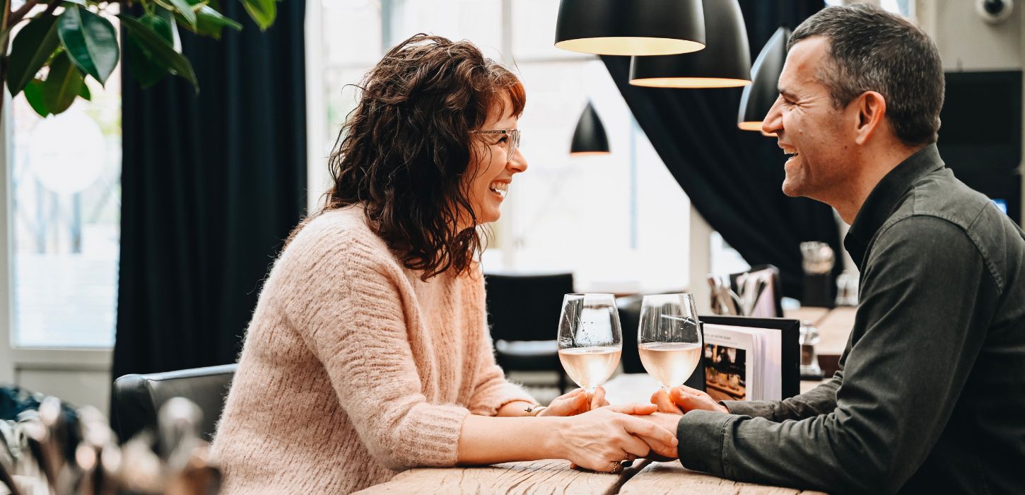 Couple drinking wine in Torvehallerne