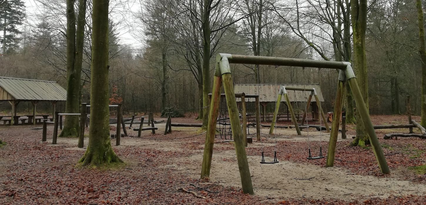 Skovlegepladsen i Hastrup Plantage om vinteren