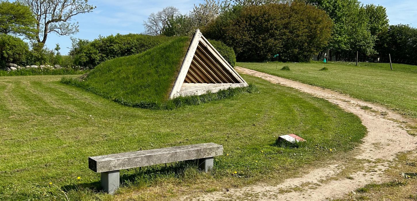 Kong Rans Tor – Haltepunkt auf dem Wanderweg durch das Dorf Rans Togt