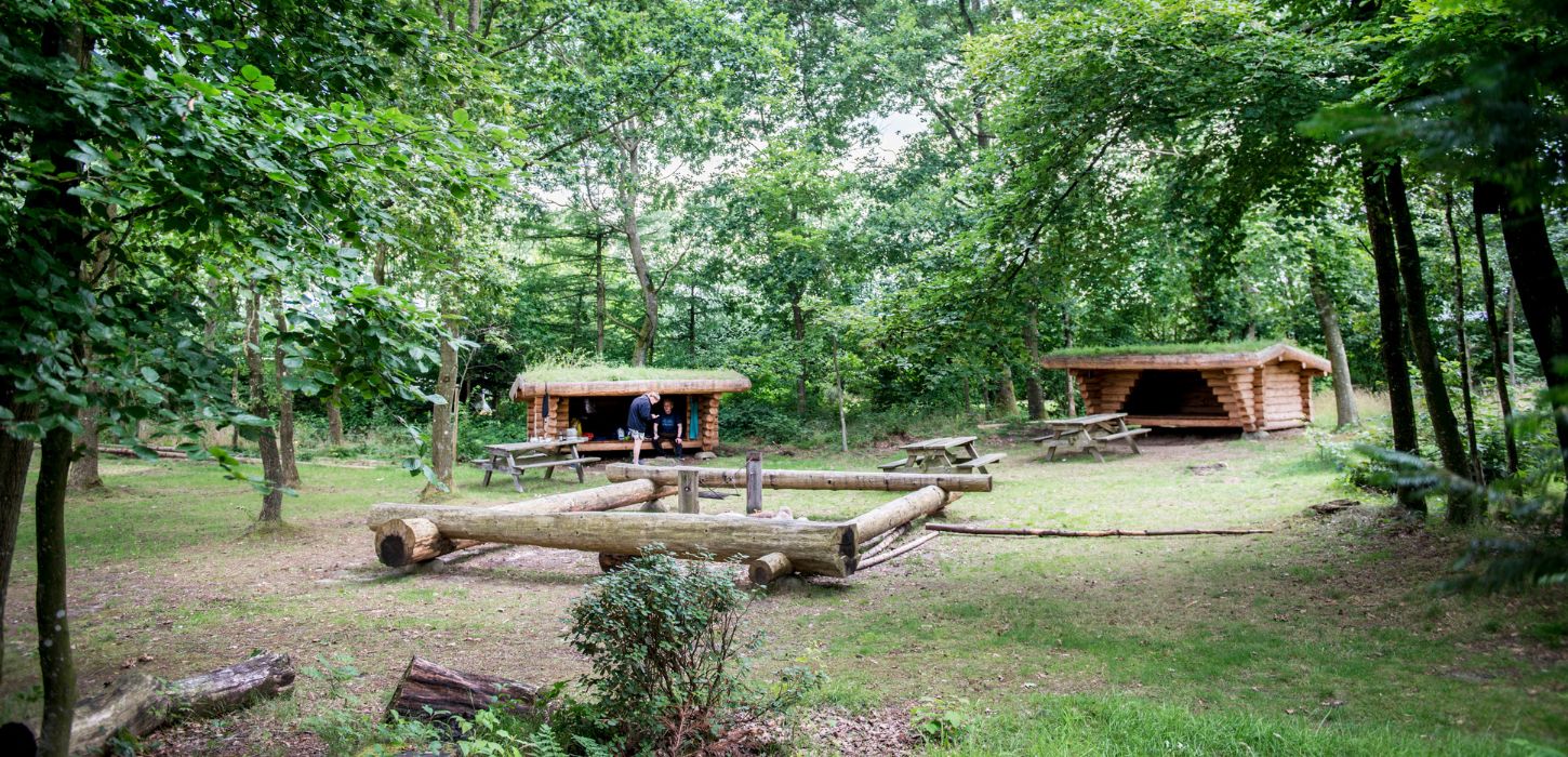 To personer på sheltertur ved Bindeballe Købmandsgård