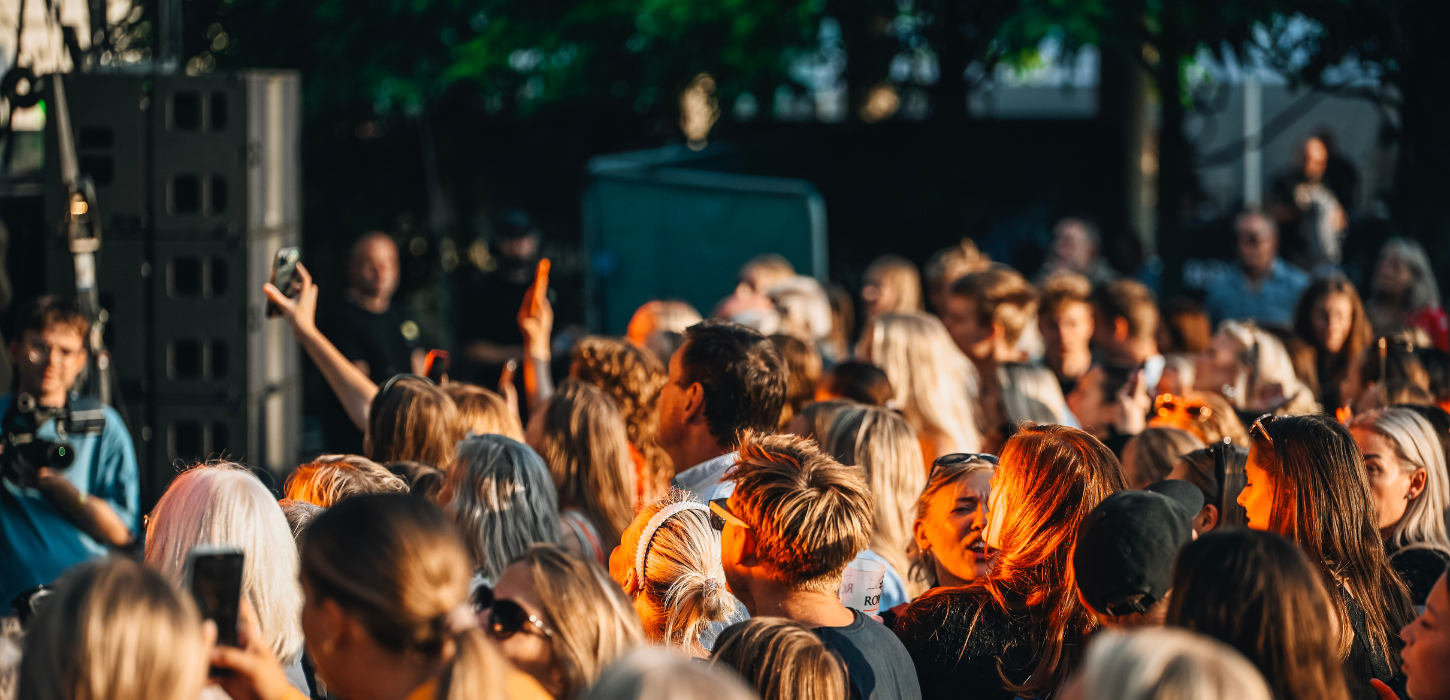 People at a concert in Byparken