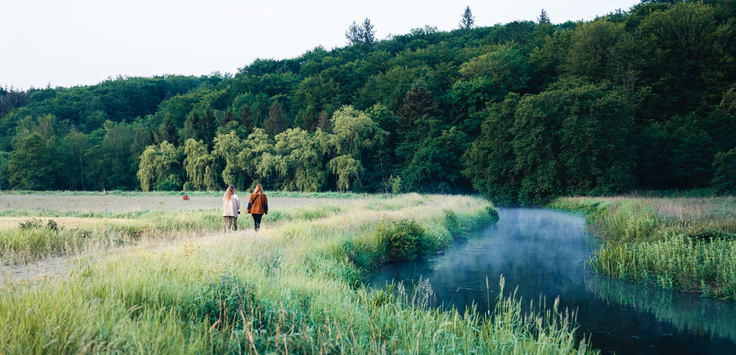 Girls walking in Vejle Ådal by the water