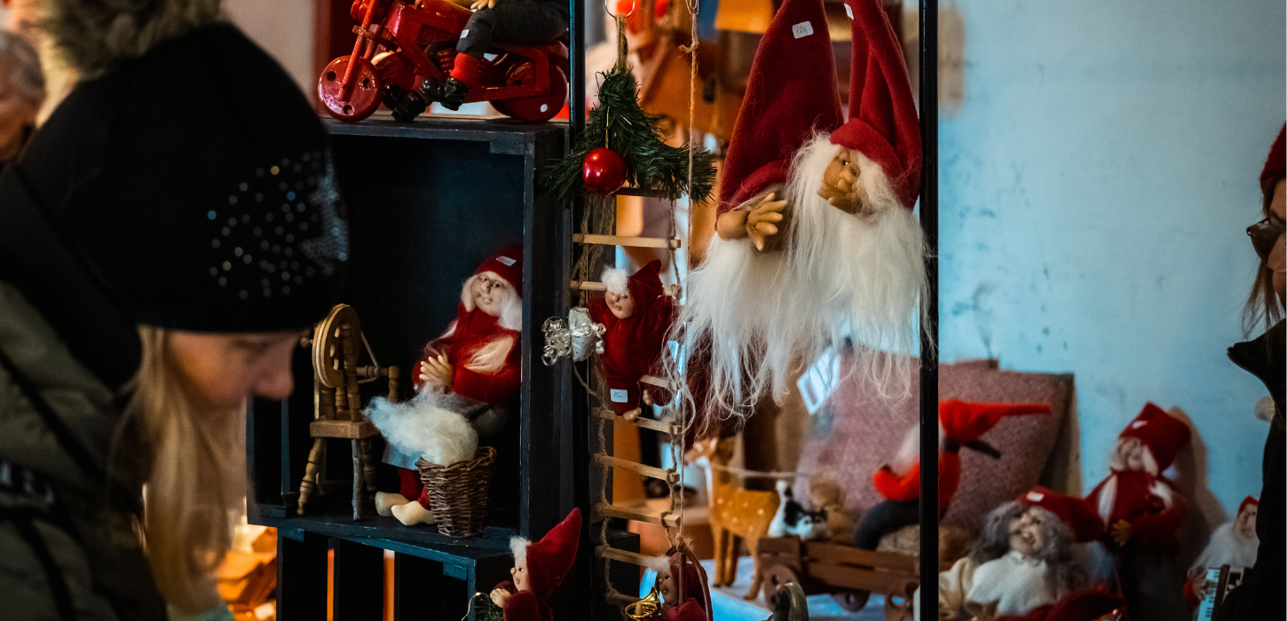 Elves in a stall at the Christmas market at Tirsbæk Manor in Vejle