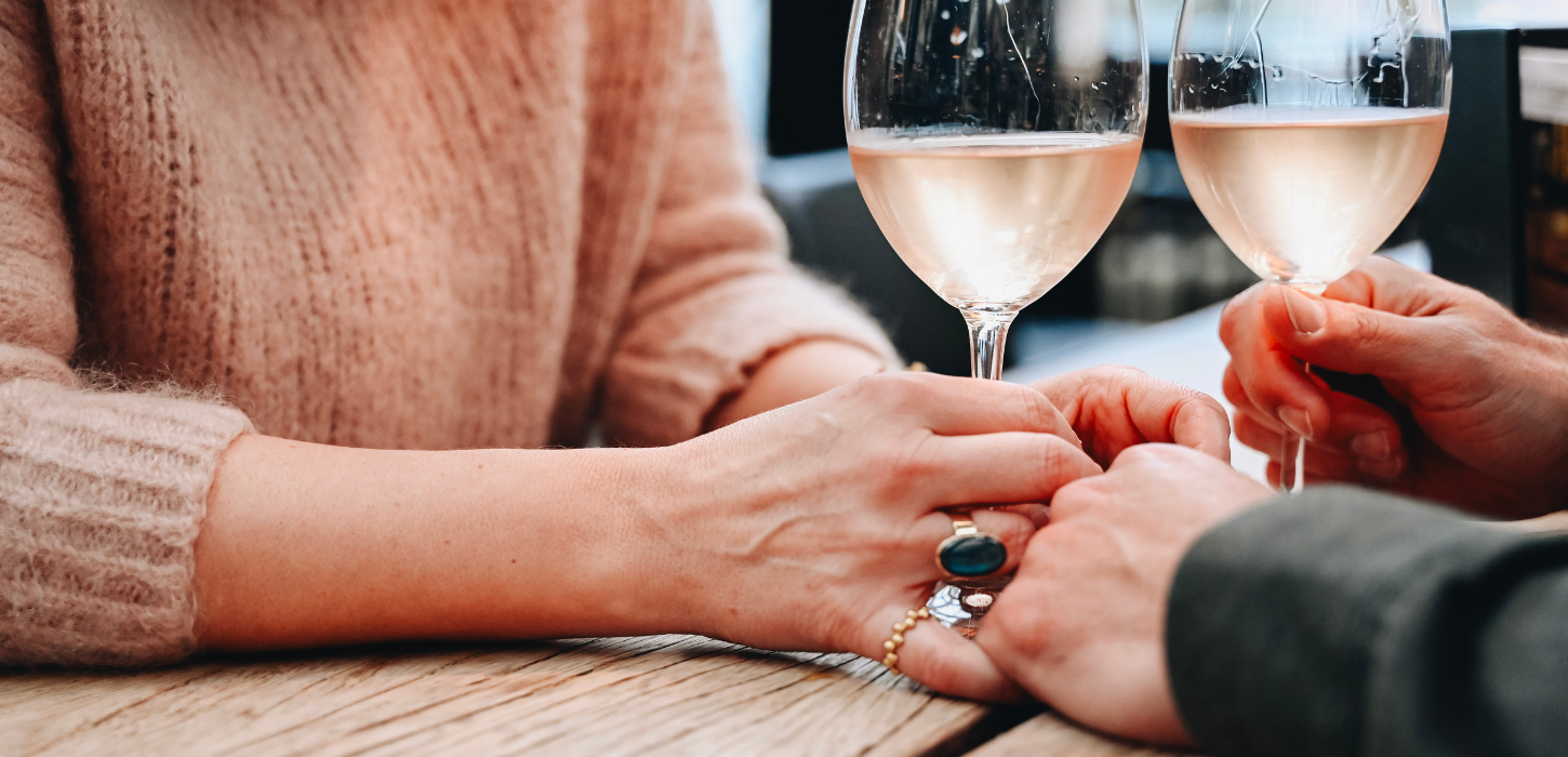 Romantic date with a glass of wine from the Gin Bar in Torvehallerne in Vejle