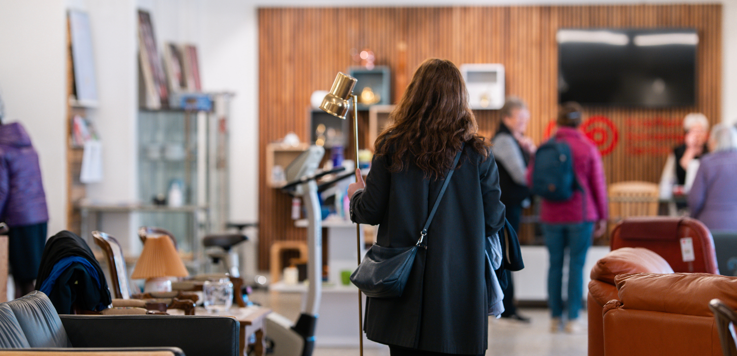 Woman visiting a second-hand shop by Kræftens Bekæmpelse in Vejle