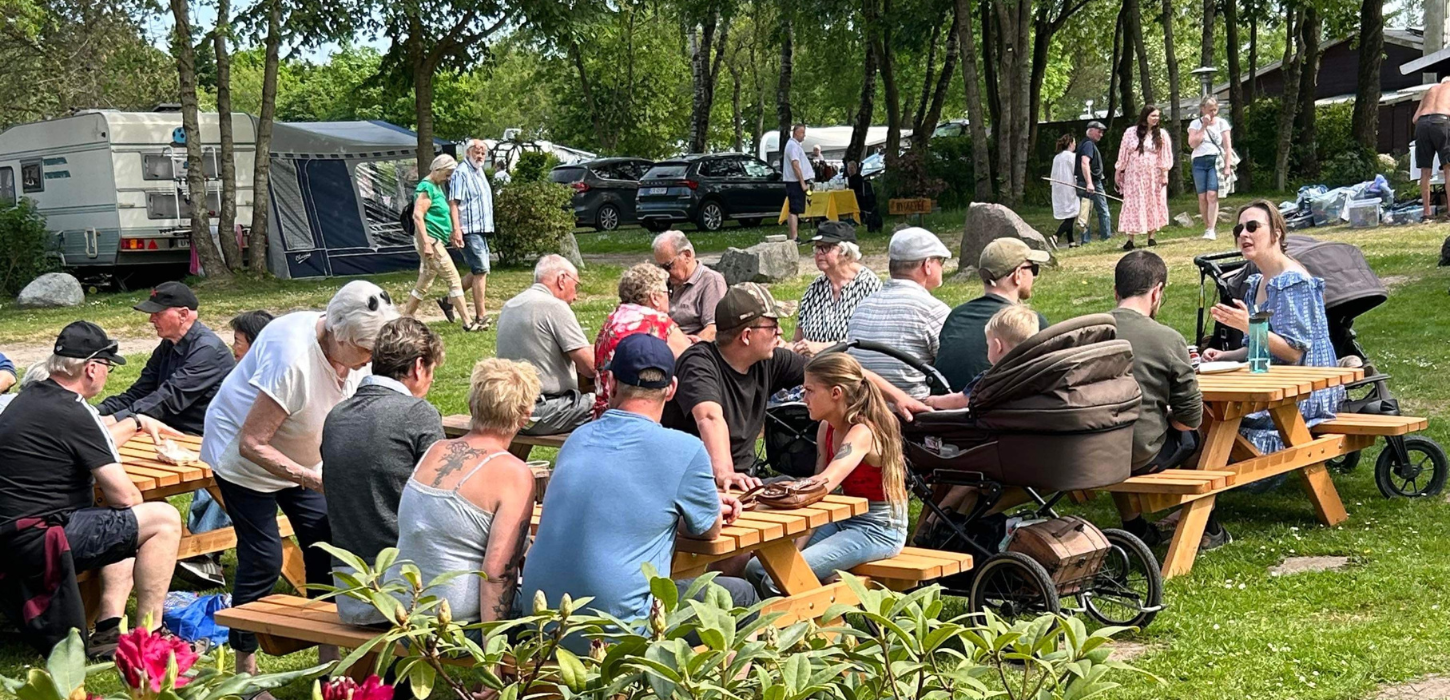 Gæster til sommerfest på Egtved Camping