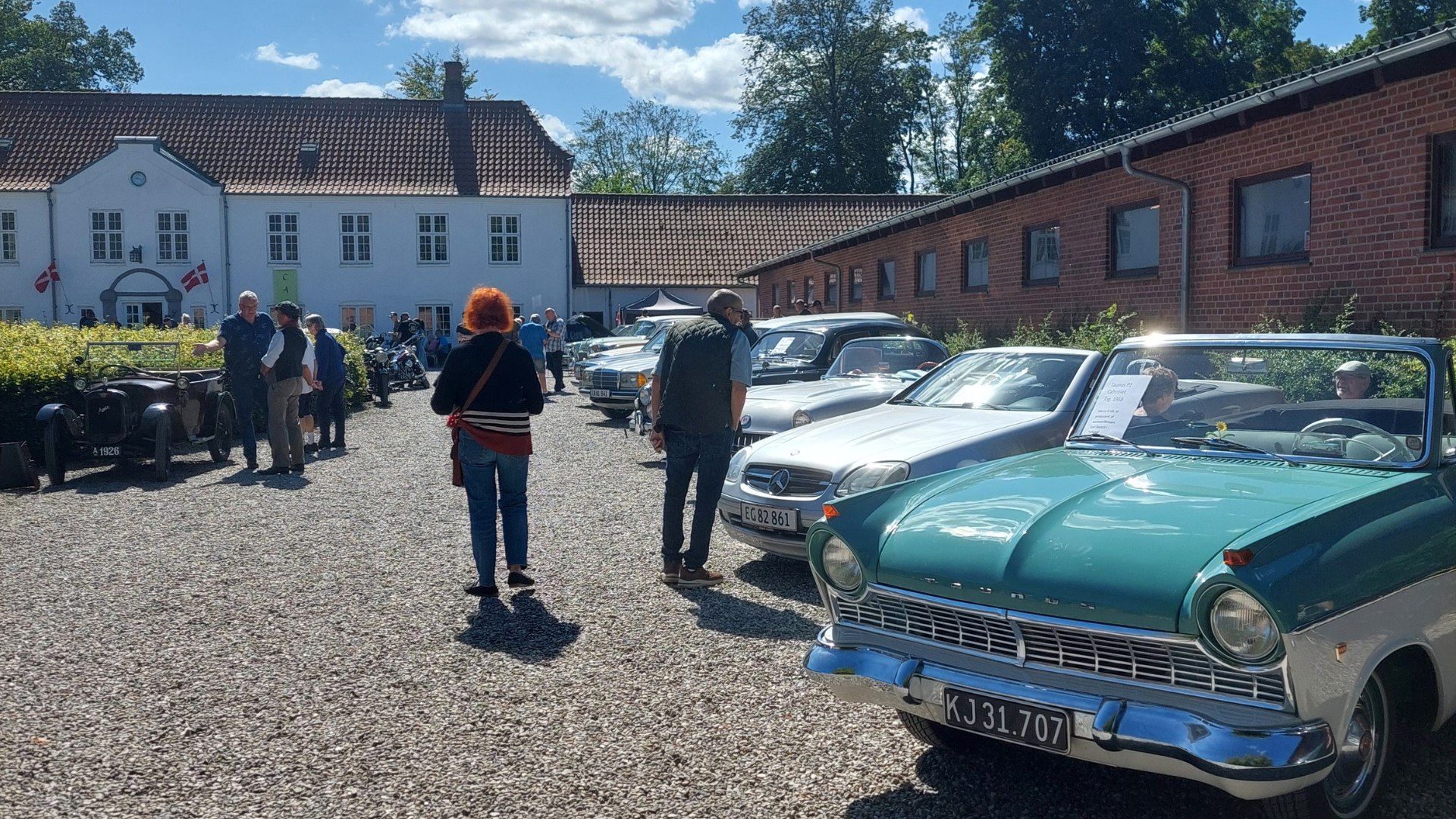 Veteranbilstræf ved Haughus Gods på en smuk sommerdag i august