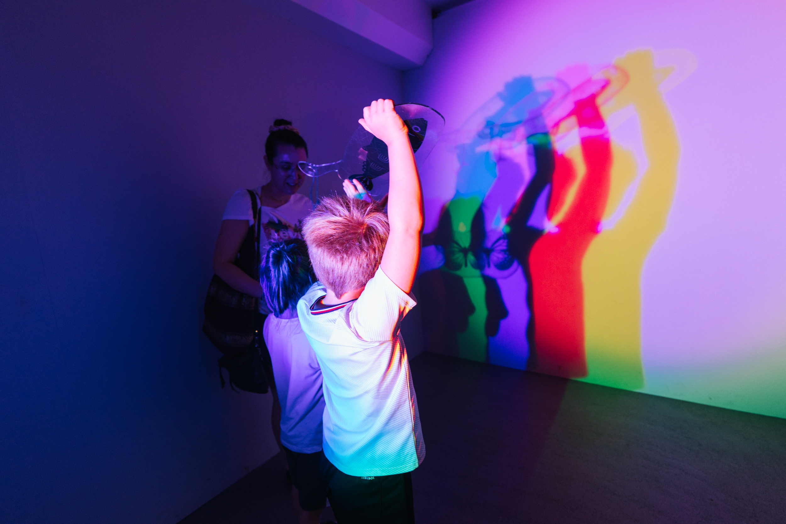 Boy and mother in the Sanseværk exhibition at Vejle Art Museum