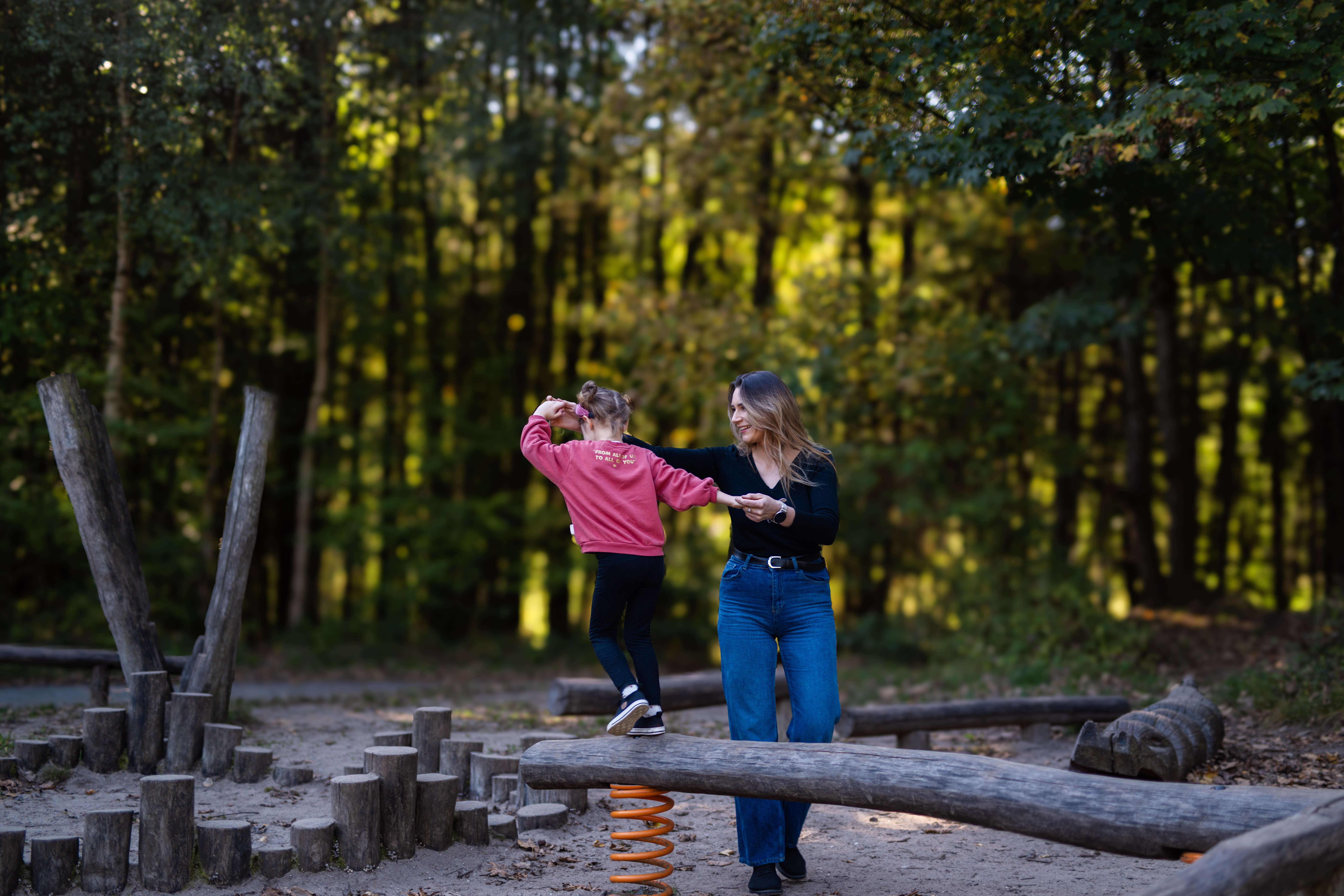 Mother and daughter at the nature playground in Sønderskoven in Vejle