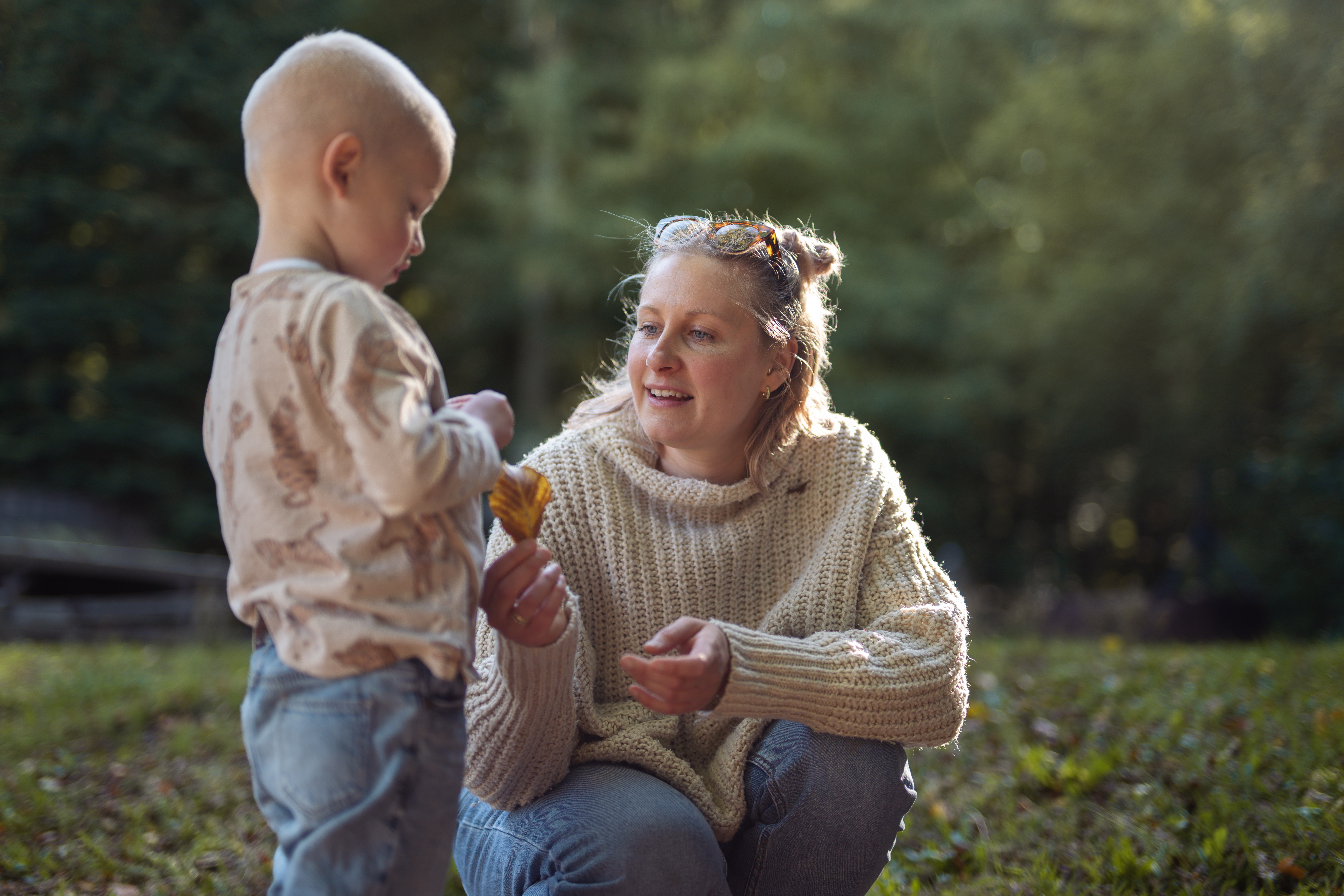 Mother and son on a nature trip in Sønderskoven in Vejle