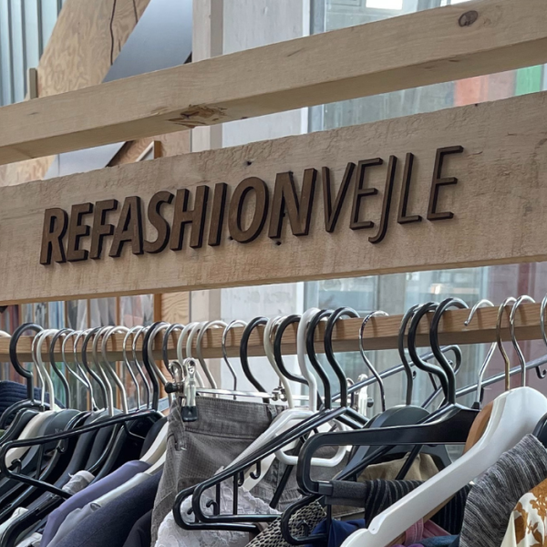 Clothes rack with recycled clothes from ReFashion Vejle