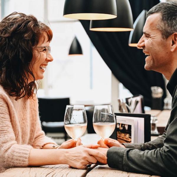 Couple drinking wine in Torvehallerne