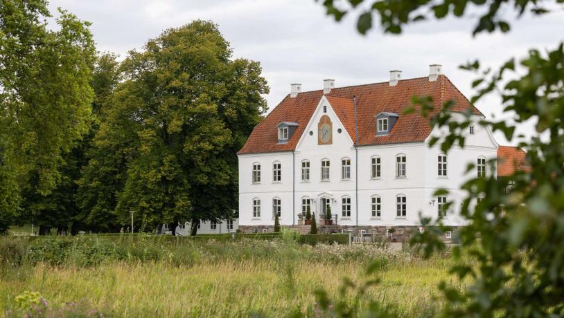 Haraldskær Signatur Hotel's white main courtyard