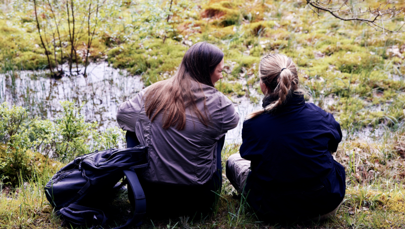 Girls taking a break by a wet area on the Hærvejen
