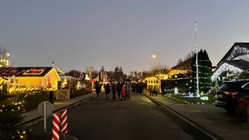 Christmas decorations on Lundhusvej in Vejle in 2021