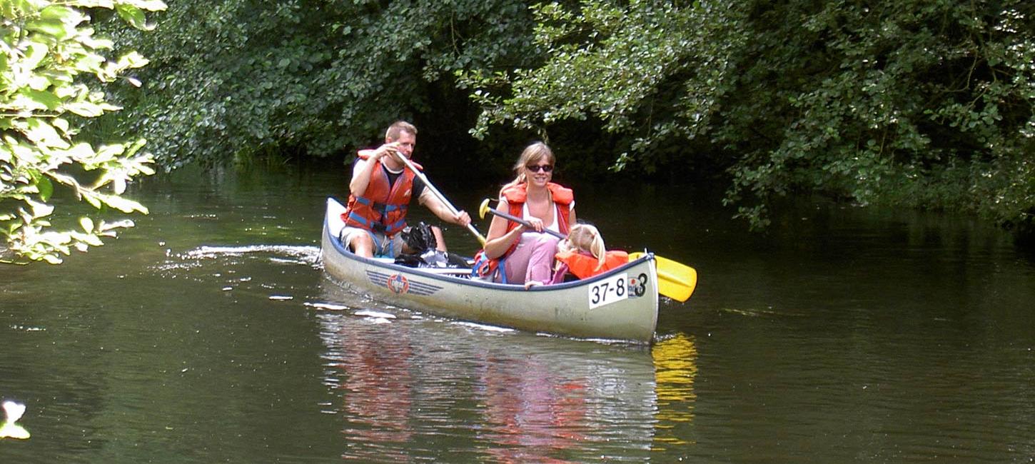 Family canoeing on Skjern Å
