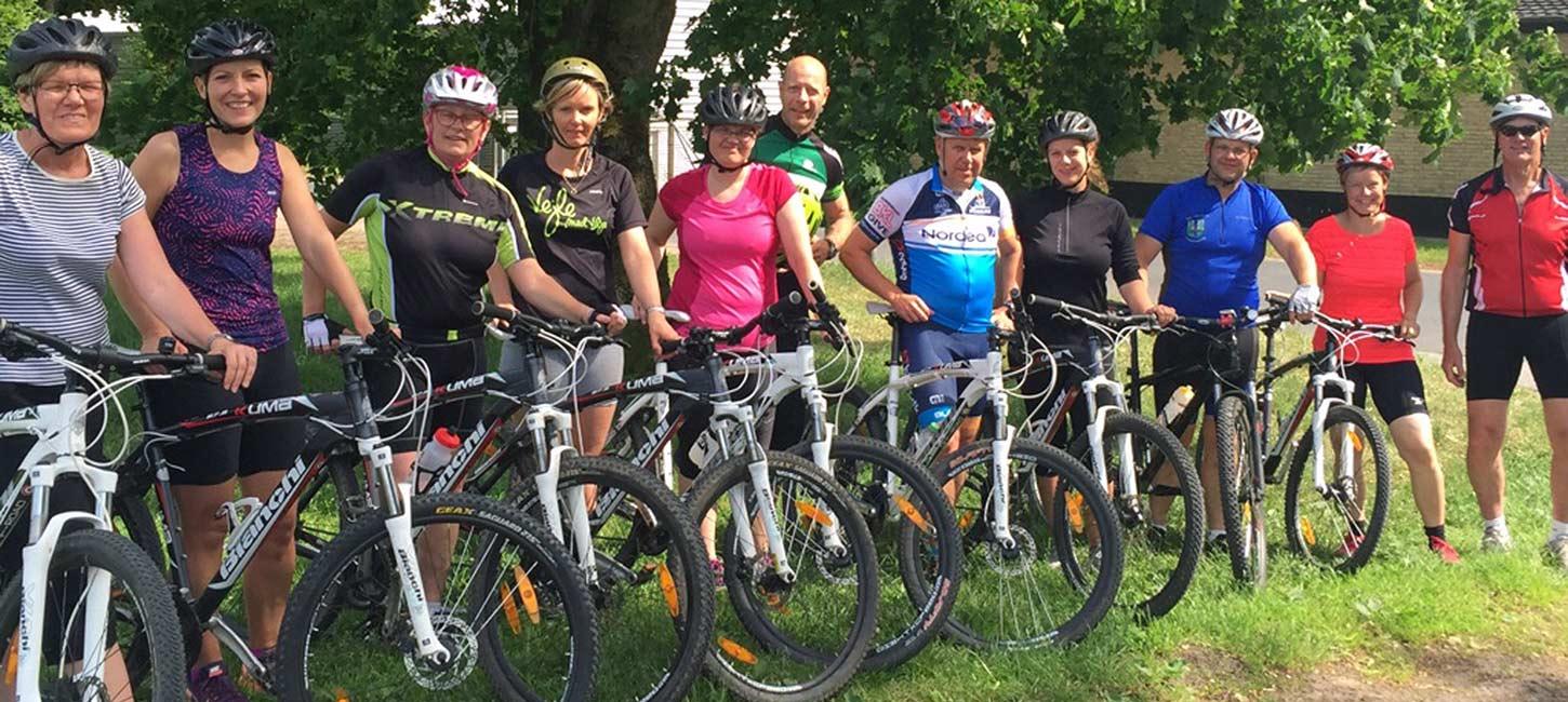 A mountain bike team with Varneskov
