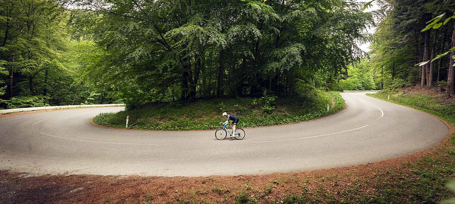 Cyclist cycle in the hairpin bend at Munkebjerg