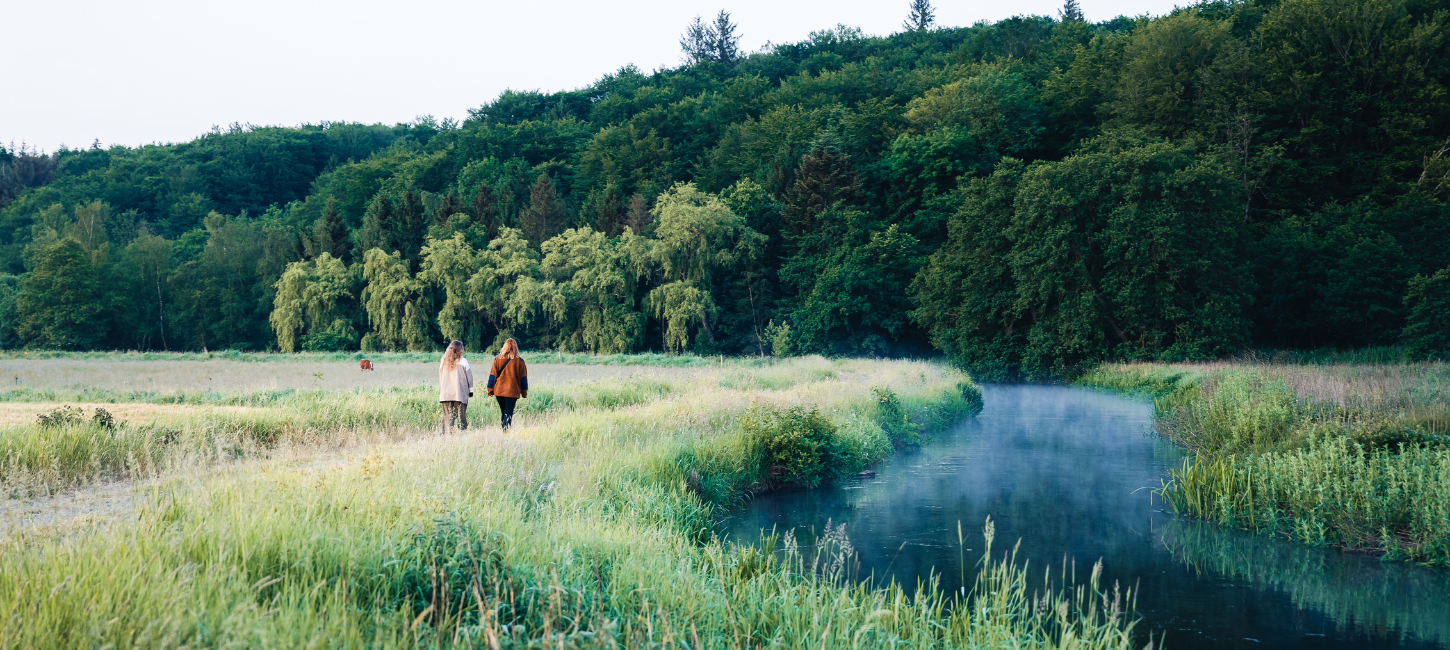 Girls walking in Vejle Ådal by the water