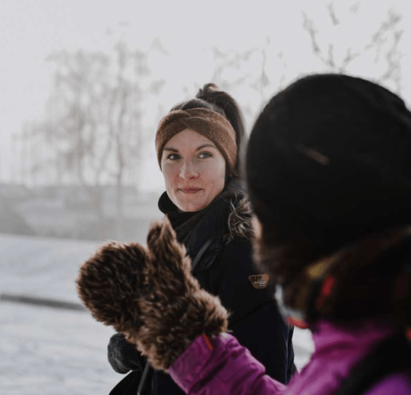 Two people are on a winter walk in the snow in Vejle