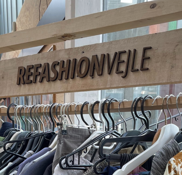 Clothes rack with recycled clothes from ReFashion Vejle