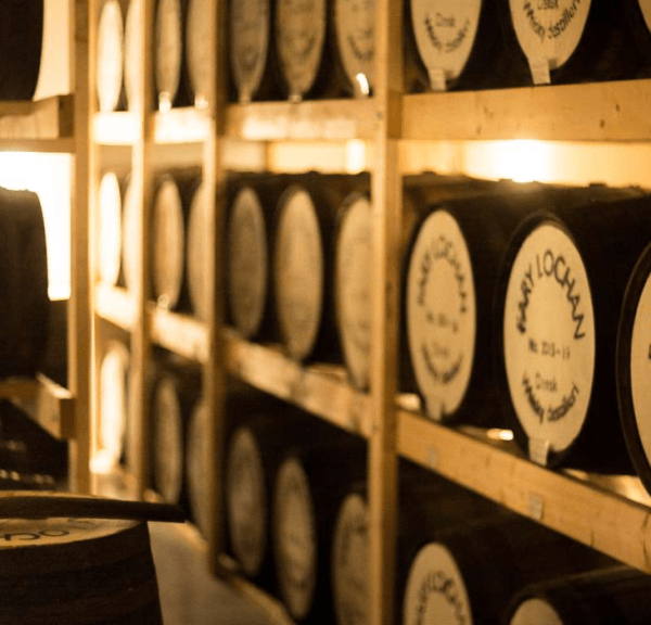 Whisky-tønder hos Fary Lochan