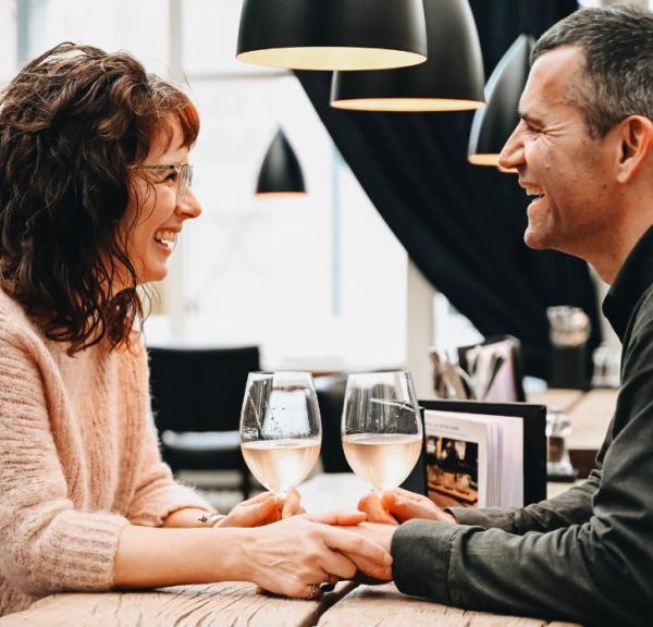 Couple drinking wine in Torvehallerne