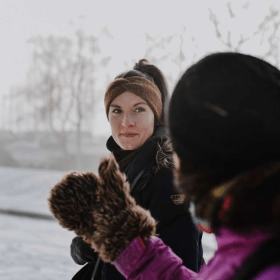 Two people are on a winter walk in the snow in Vejle