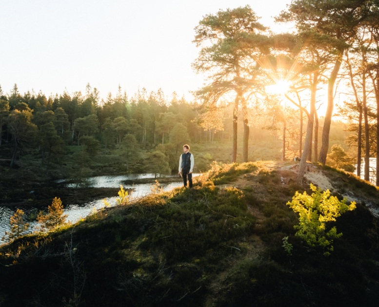 Person enjoys the view over the Syvårssøerne at Frederikshåb Plantation