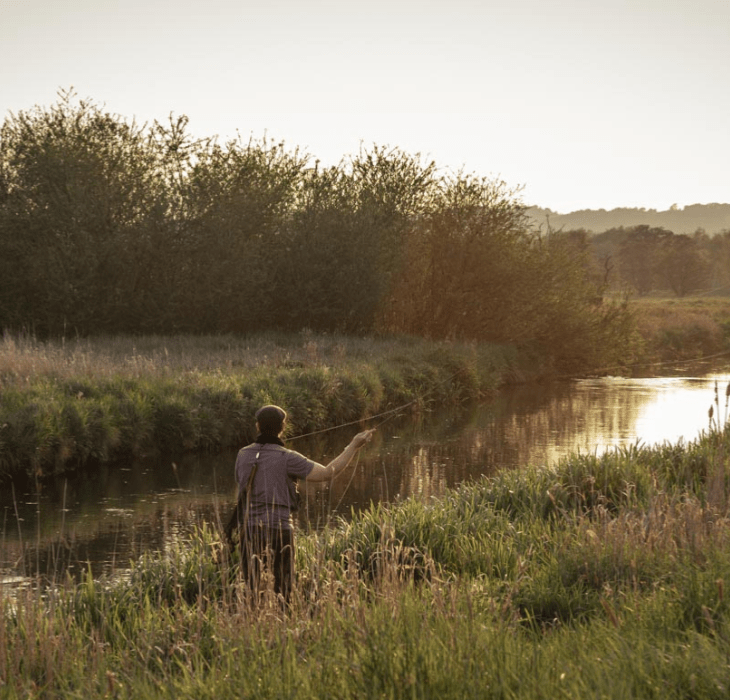 Person who fishes in Vejle Å
